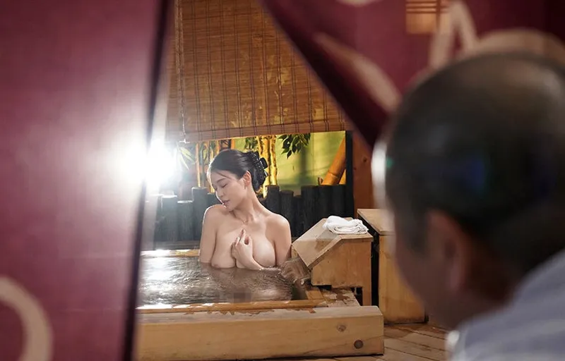 Bạn gái của con trai bị bố ông xã nhìn trộm khi đang tắm rồi xxx đến mang thai